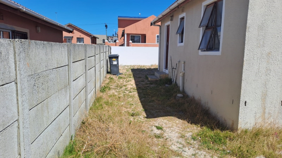 2 Bedroom Property for Sale in Llitha Park Western Cape